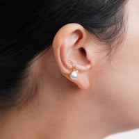 keshi pearl earcuff WH×DA