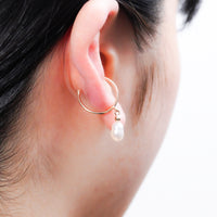 Keshi Pearl Earcuff swing