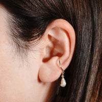 Keshi Pearl Earcuff swing / d×GD
