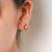 baroque pearl pierce (pair)